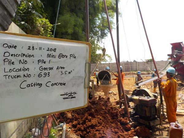 Pemasangan Pipa Tremie dan Kerangka Baja Tulangan